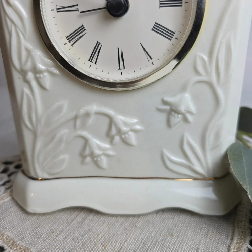Vintage Howard Miller Ivory Porcelain Floral Clock Gold Roman Numeral Quartz